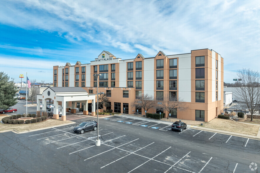 4610 W Walnut St, Rogers, AR for sale - Building Photo - Image 1 of 1