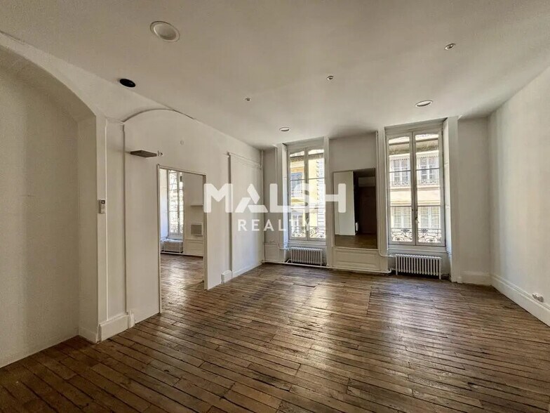 Office in Lyon for lease - Interior Photo - Image 2 of 6