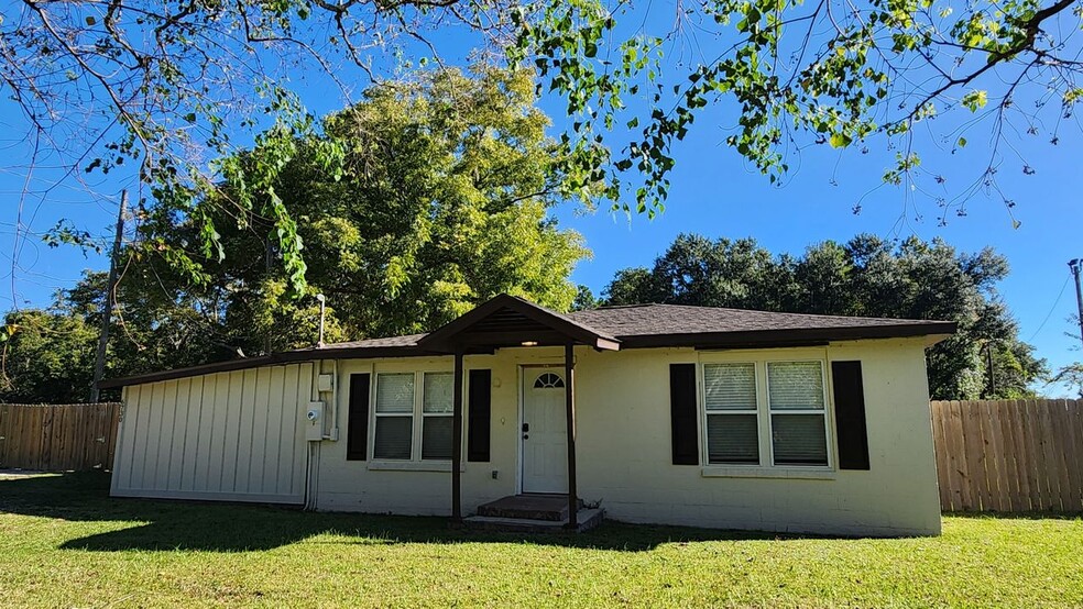 6730 Mobile Hwy, Pensacola, FL for lease - Primary Photo - Image 1 of 8