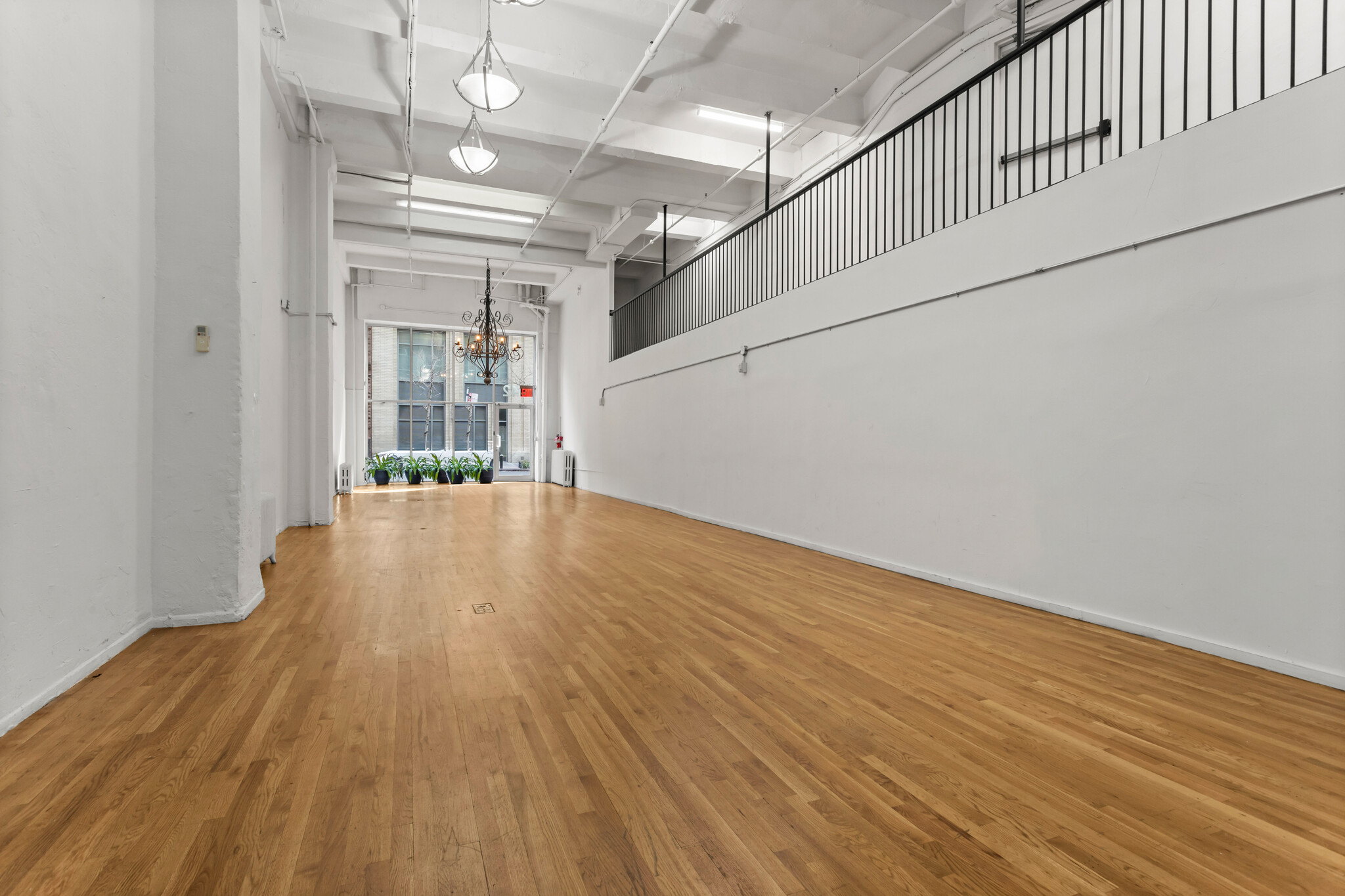 336-342 W 37th St, New York, NY for lease Interior Photo- Image 1 of 4