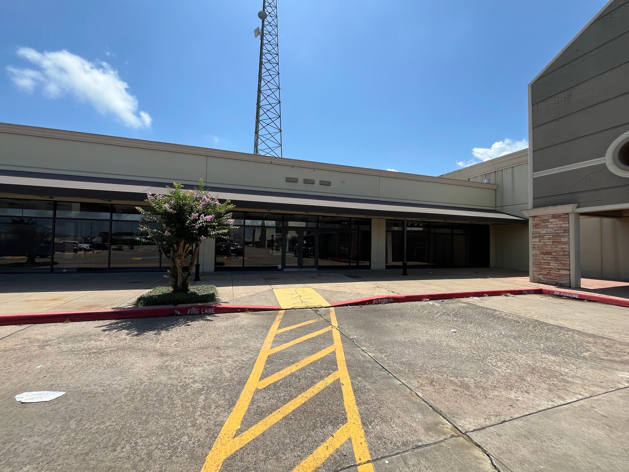 4328-4406 Dowlen Rd, Beaumont, TX for lease Building Photo- Image 1 of 1