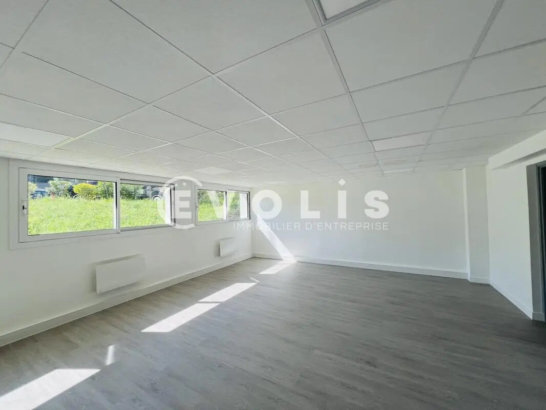 Office in Maisons-Alfort for lease Interior Photo- Image 1 of 12