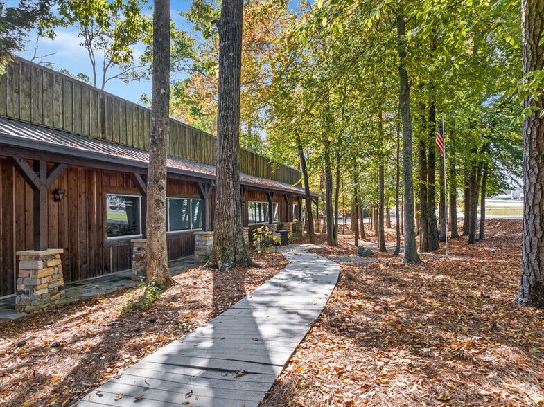 2081 Columbiana Rd, Birmingham, AL for lease - Building Photo - Image 1 of 23