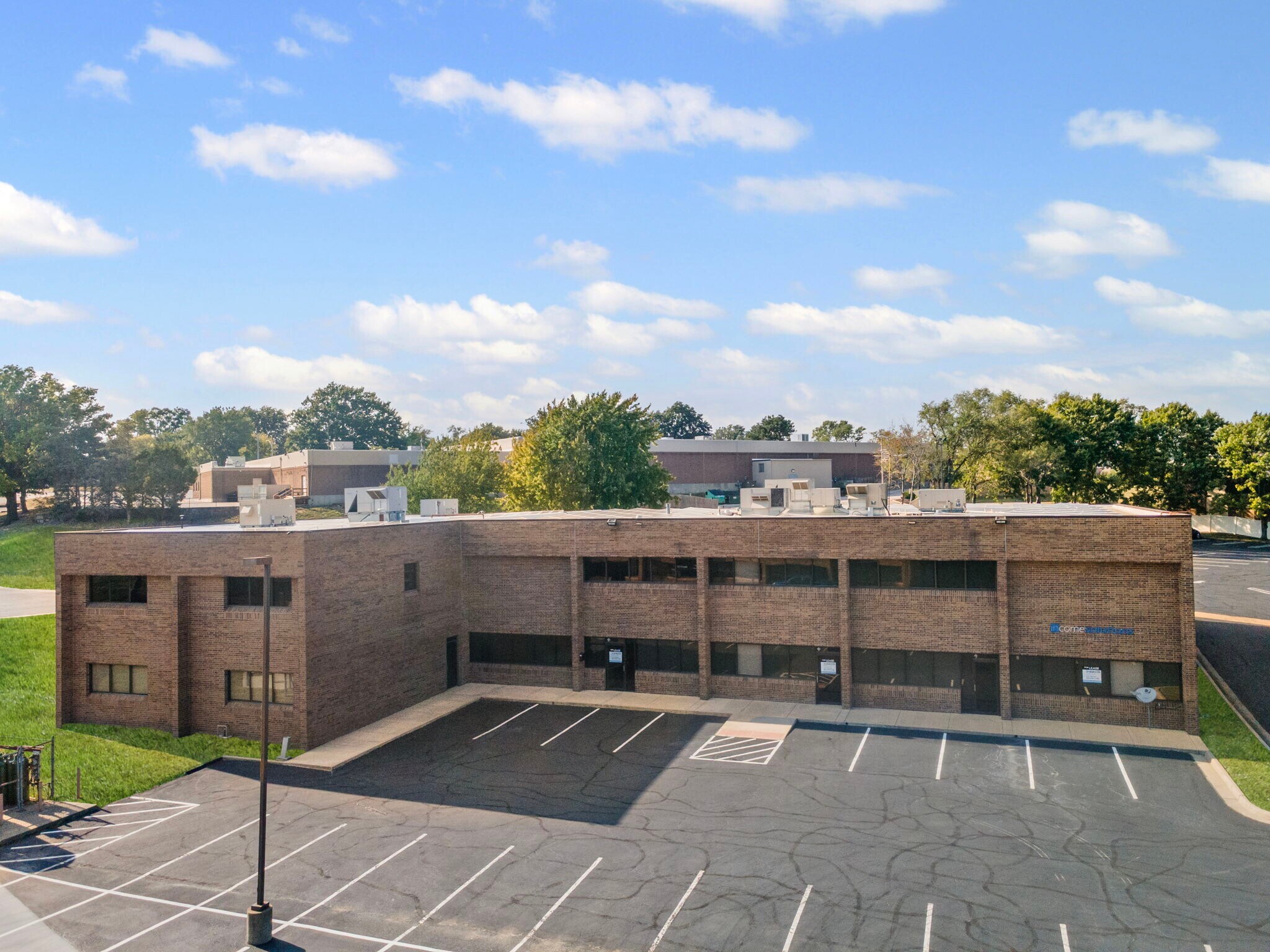 2800 NE Kendallwood Pky, Gladstone, MO for lease Building Photo- Image 1 of 7