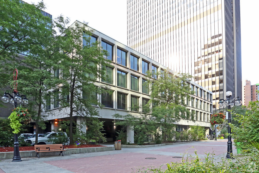 300 Sparks St, Ottawa, ON for lease - Building Photo - Image 3 of 7