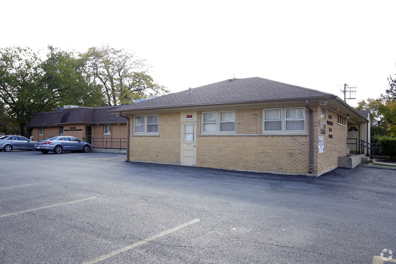 15 S Dryden Pl, Arlington Heights, IL 60004