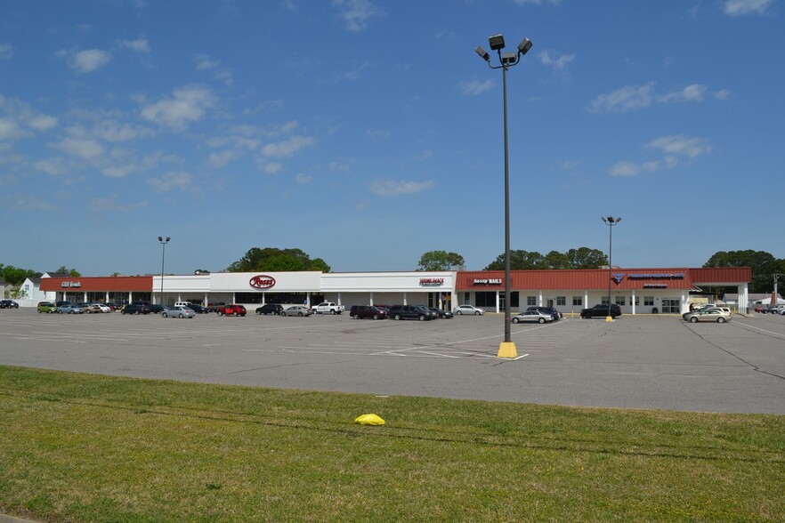 3080-3108 Airline Blvd, Portsmouth, VA for lease - Building Photo - Image 2 of 9