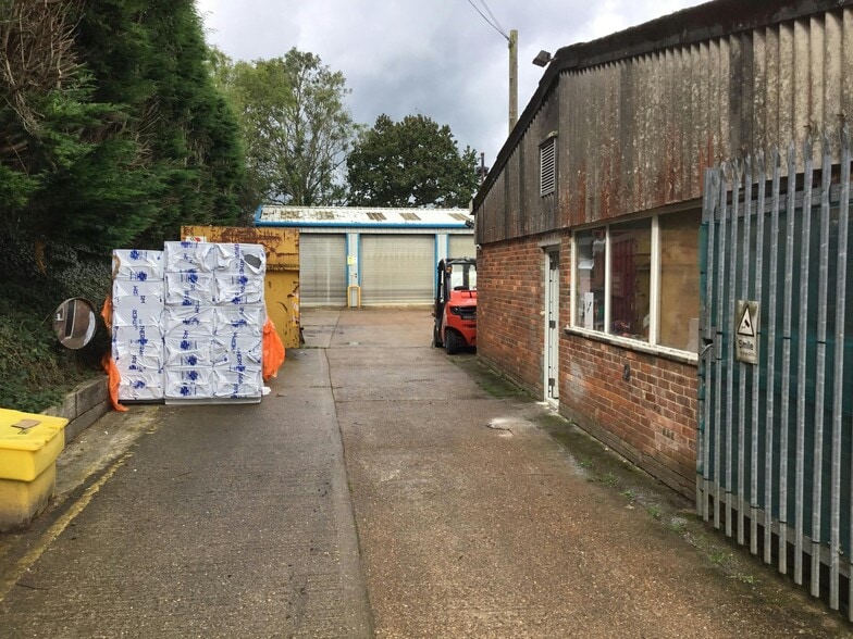 1-5 Cowbeech Hl, Hailsham for lease - Building Photo - Image 2 of 3