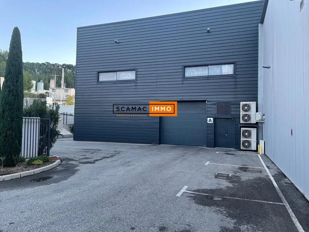 Industrial in Hyères for lease Building Photo- Image 1 of 7