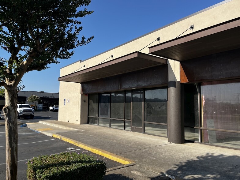 400 E Kettleman Ln, Lodi, CA for lease - Building Photo - Image 3 of 6