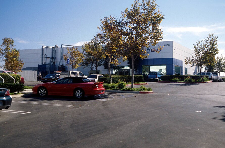 2550 Pioneer Ave, Vista, CA for lease - Building Photo - Image 2 of 3