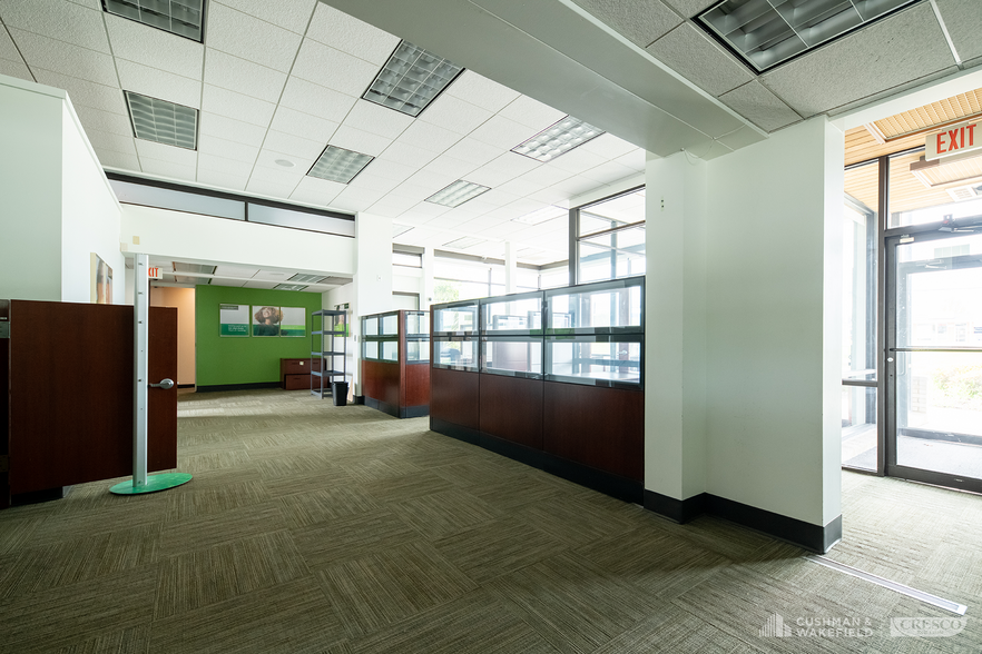 5375 Chevrolet Blvd, Parma, OH for lease - Interior Photo - Image 2 of 8