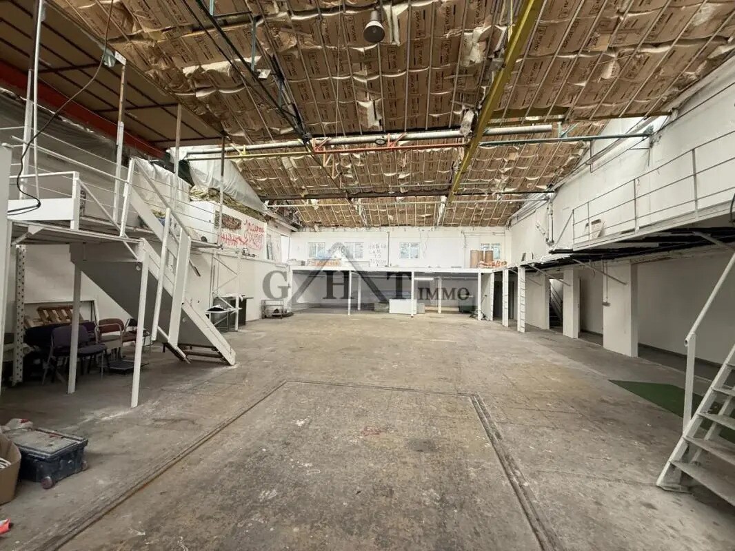 Industrial in Montreuil for sale Interior Photo- Image 1 of 10