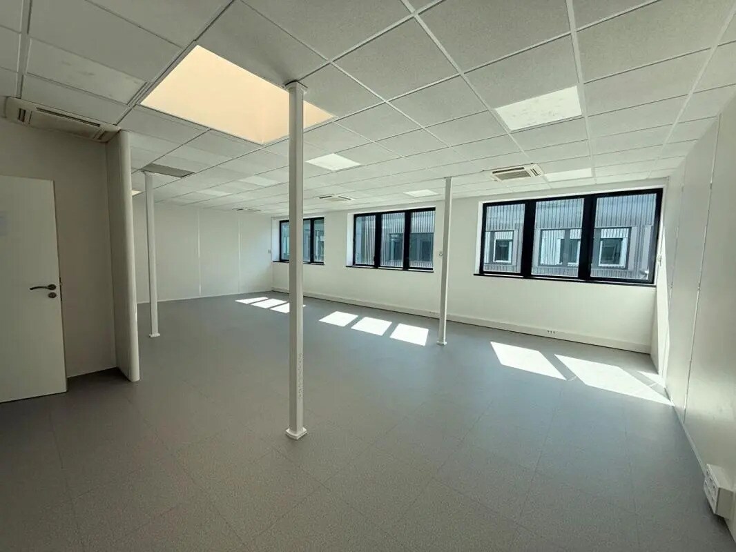 Office in Besançon for lease Building Photo- Image 1 of 7
