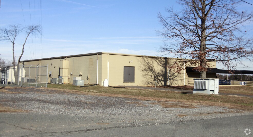 420 Hudgins Rd, Fredericksburg, VA for lease - Building Photo - Image 3 of 4