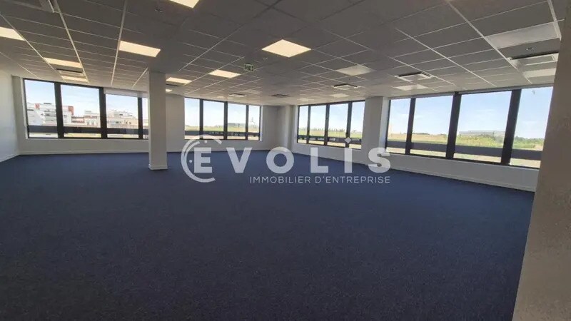Office in Chessy for lease - Building Photo - Image 3 of 8