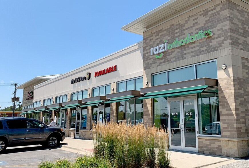 105 W Geneva Rd, Wheaton, IL 60187