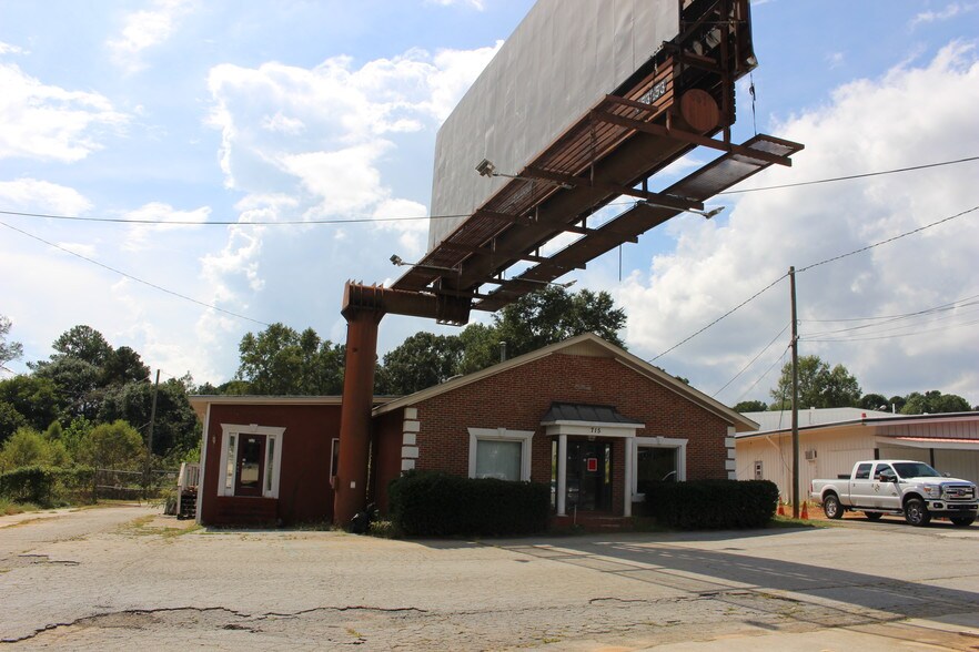 715 Beaver Ruin Rd NW, Lilburn, GA 30047