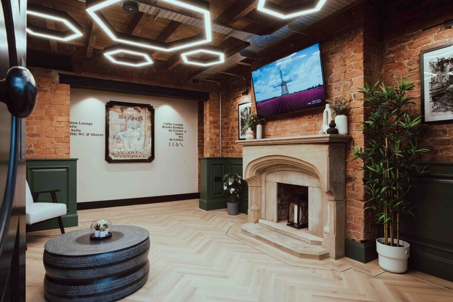 70 Brinksway, Stockport for lease - Interior Photo - Image 3 of 8