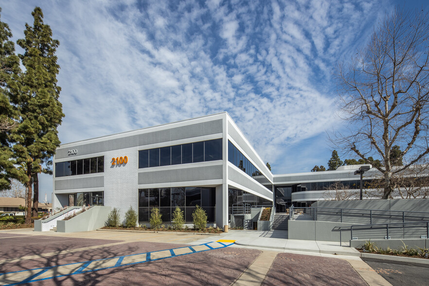 2100 W Orangewood Ave, Orange, CA for lease - Building Photo - Image 3 of 21