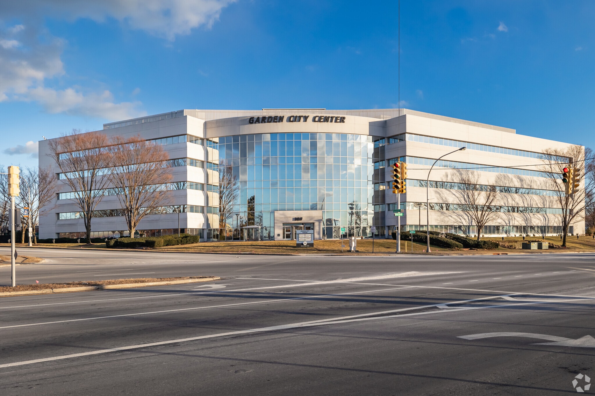 100 Quentin Roosevelt Blvd, Garden City, NY for lease Primary Photo- Image 1 of 22
