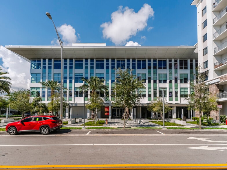 2335 E Atlantic Blvd, Pompano Beach, FL for lease - Building Photo - Image 3 of 12