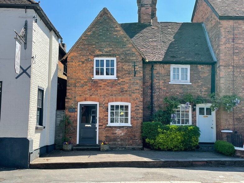 16 Wycombe End, Beaconsfield for lease - Building Photo - Image 2 of 7