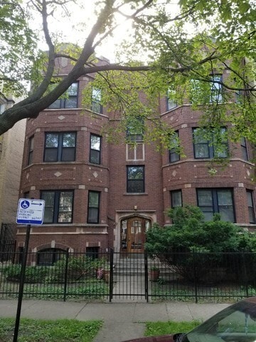8224 S Drexel Ave, Chicago, IL for sale - Primary Photo - Image 1 of 2