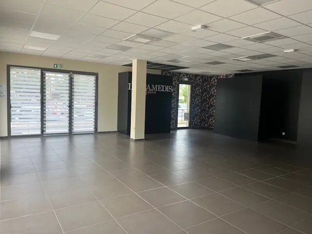 Retail in Saint-Estève for sale - Interior Photo - Image 1 of 5