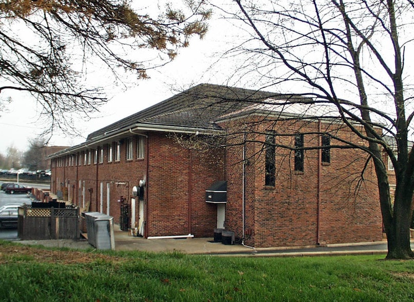 455-459 N New Ballas Rd, Creve Coeur, MO for lease - Building Photo - Image 2 of 4