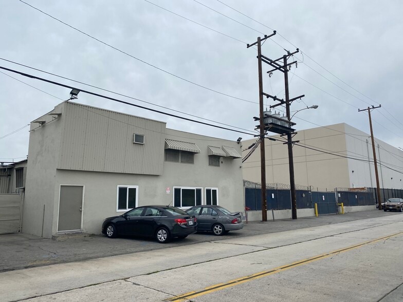 5719 District Blvd, Vernon, CA for lease - Building Photo - Image 2 of 5