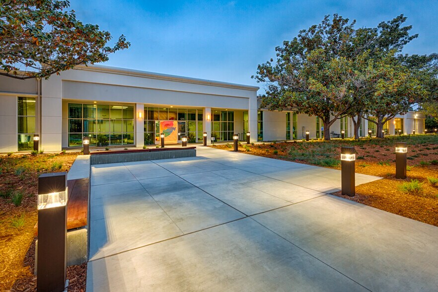 1215 Bordeaux Dr, Sunnyvale, CA for lease - Building Photo - Image 1 of 8