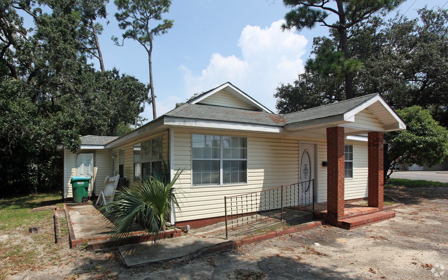 1906 Pass Rd, Biloxi, MS 39531 | LoopNet