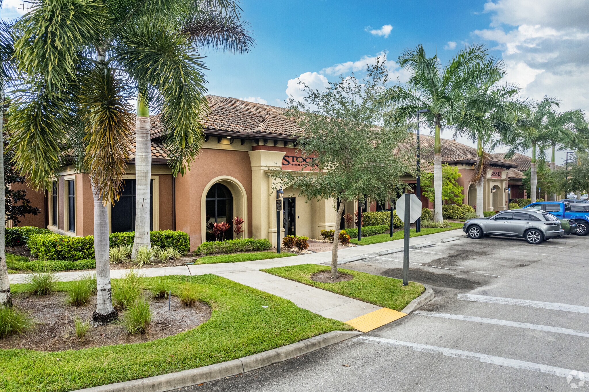 2639 Professional Cir, Naples, FL for sale Primary Photo- Image 1 of 1