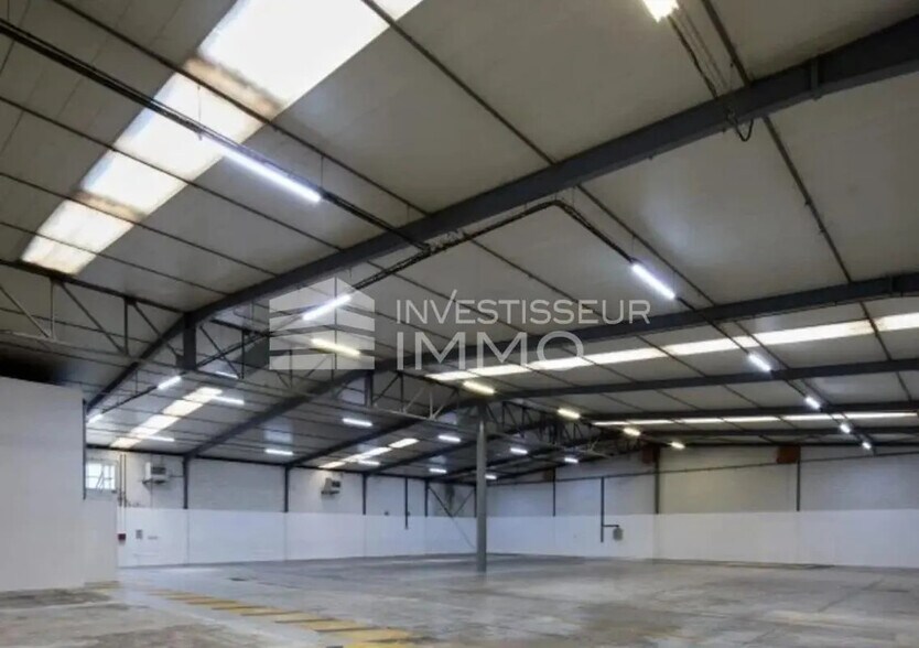 Flex in Morangis for lease - Interior Photo - Image 2 of 5