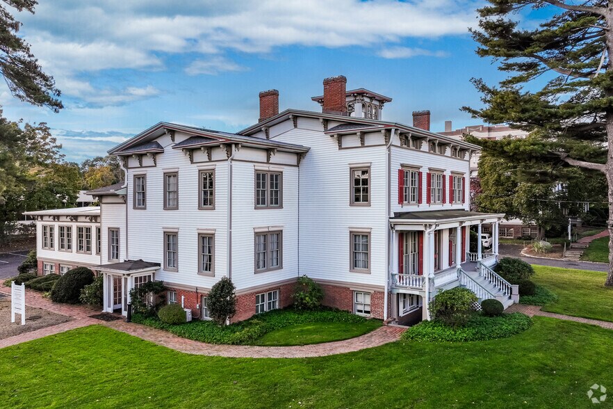 70 Main St, Huntington, NY for sale - Primary Photo - Image 1 of 1