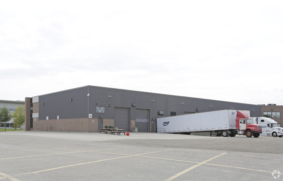 2500 Boul des Entreprises, Terrebonne, QC for lease - Building Photo - Image 2 of 2