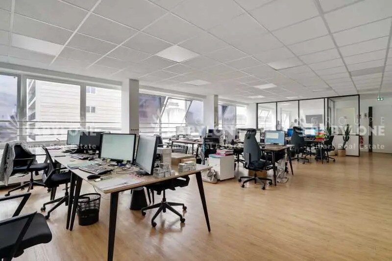 Office in Paris for lease Building Photo- Image 1 of 7