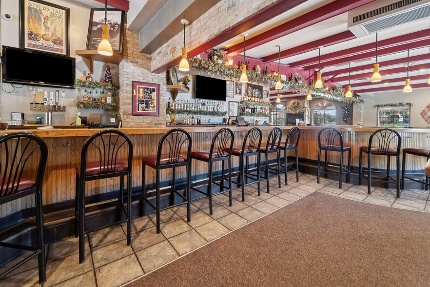 584 W Johnson St, Fond Du Lac, WI for sale - Interior Photo - Image 3 of 6