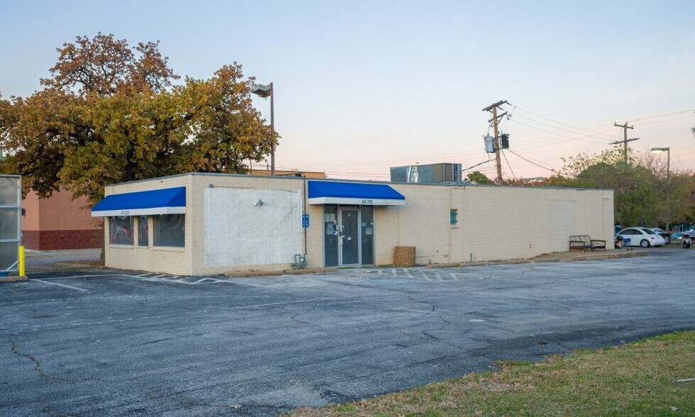 1407 Collins St, Arlington, TX for sale - Building Photo - Image 1 of 1
