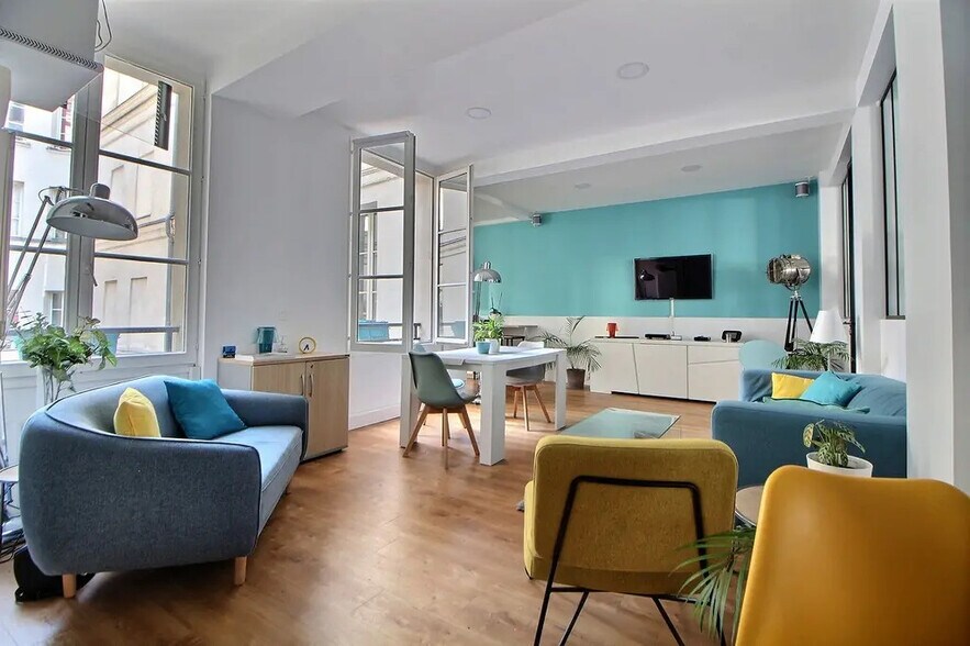 219 Rue Saint-Denis, Paris for lease - Interior Photo - Image 2 of 9