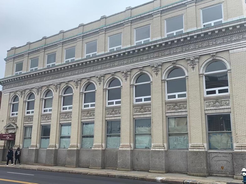 54 Main St, Hempstead, NY for lease - Building Photo - Image 1 of 3