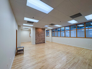 1020 Cedar Ave, St Charles, IL for lease Interior Photo- Image 1 of 10