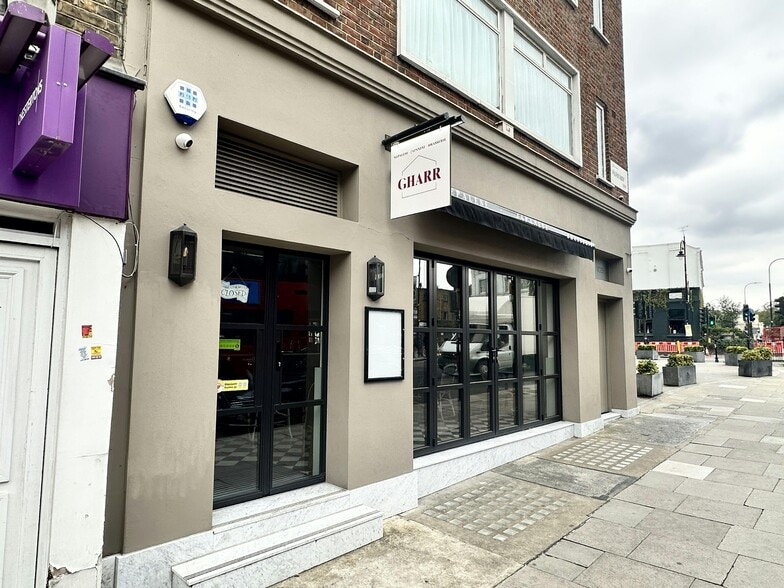 Retail in London for lease - Building Photo - Image 1 of 12
