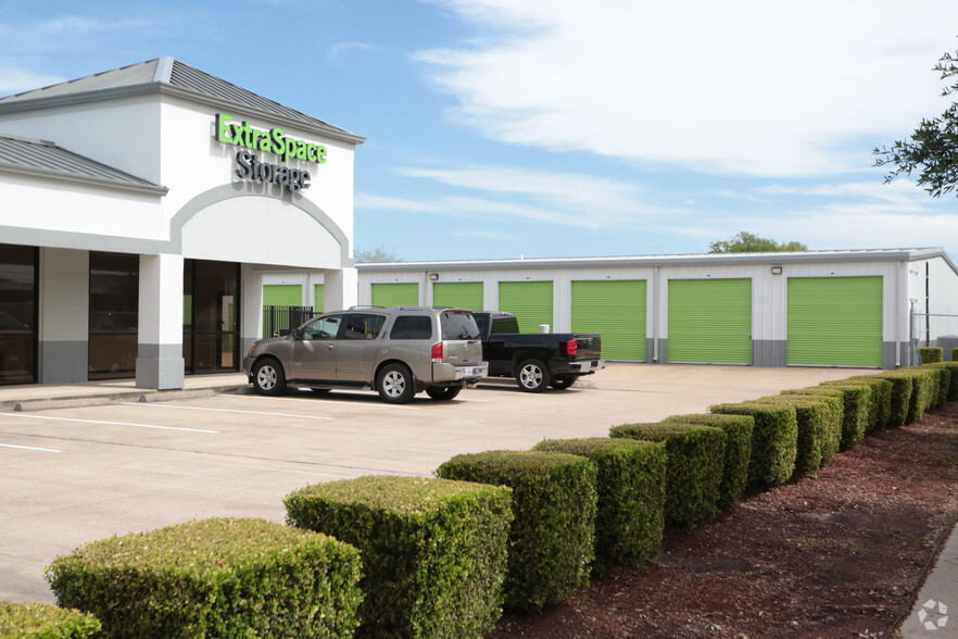 10617 Fuqua St, Houston, TX for lease - Primary Photo - Image 1 of 2