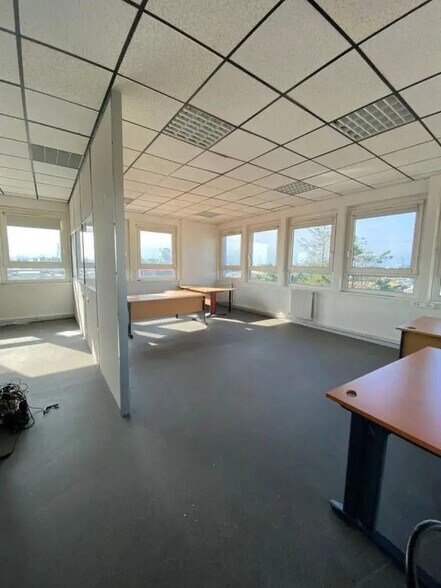 Office in Le Havre for lease - Interior Photo - Image 3 of 3