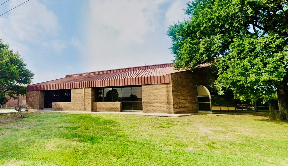 817 Greenview Dr, Grand Prairie, TX for lease - Building Photo - Image 2 of 23