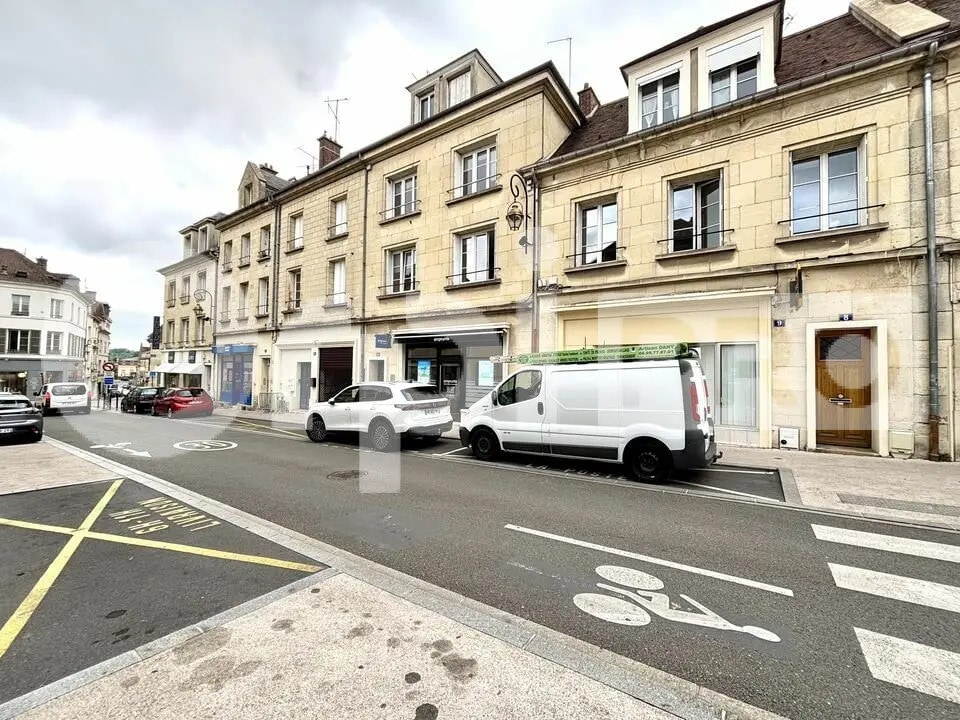 Office in Compiègne for lease Building Photo- Image 1 of 6