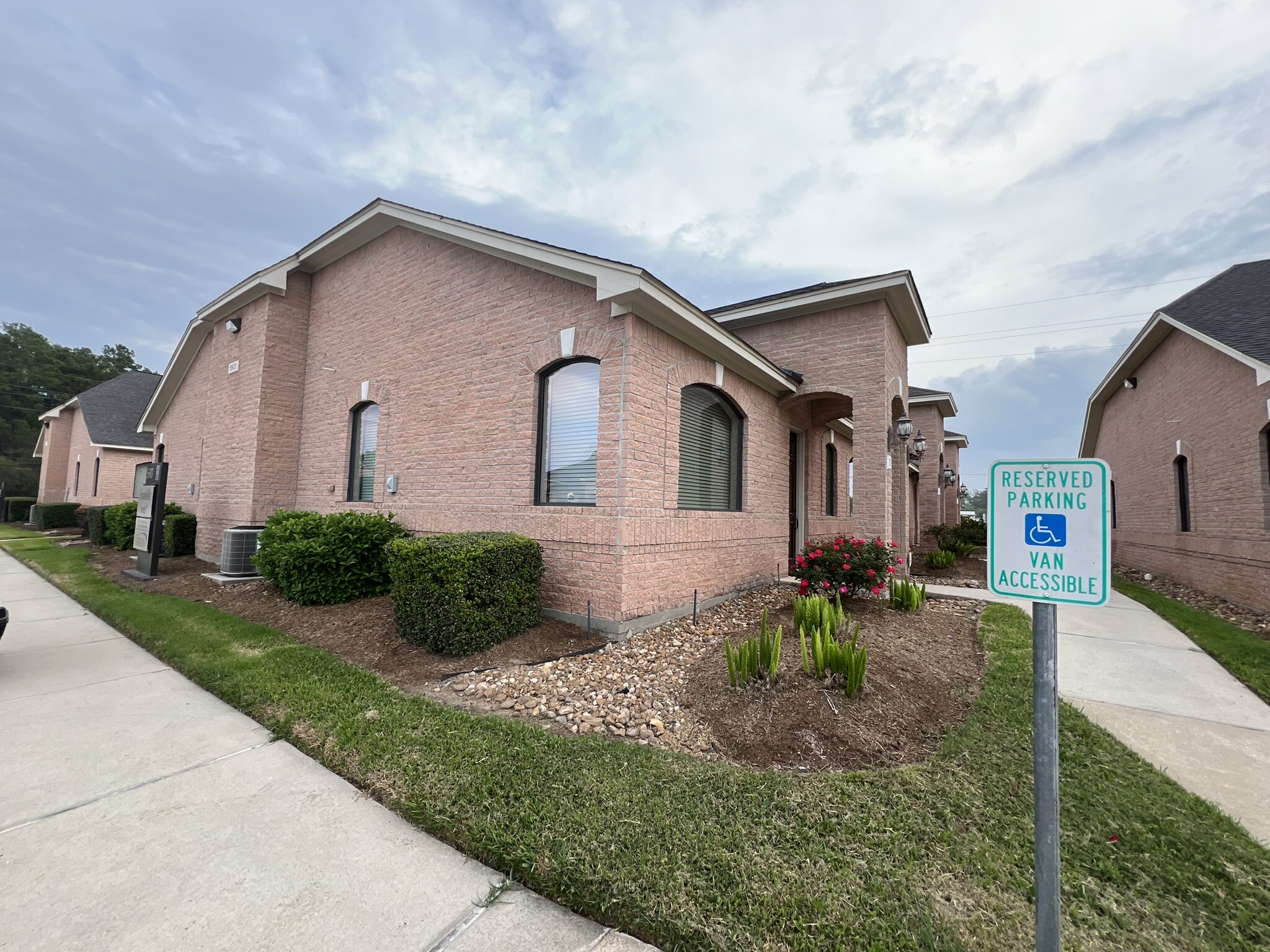 5501-5529 Louetta Rd, Spring, TX for lease Building Photo- Image 1 of 35