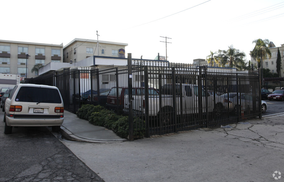 6201 Franklin Ave, Los Angeles, CA for lease - Building Photo - Image 2 of 4